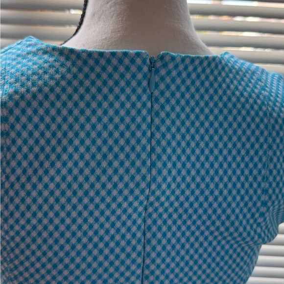 Elegant Blue Sleeveless Dress - Picture 4 of 4